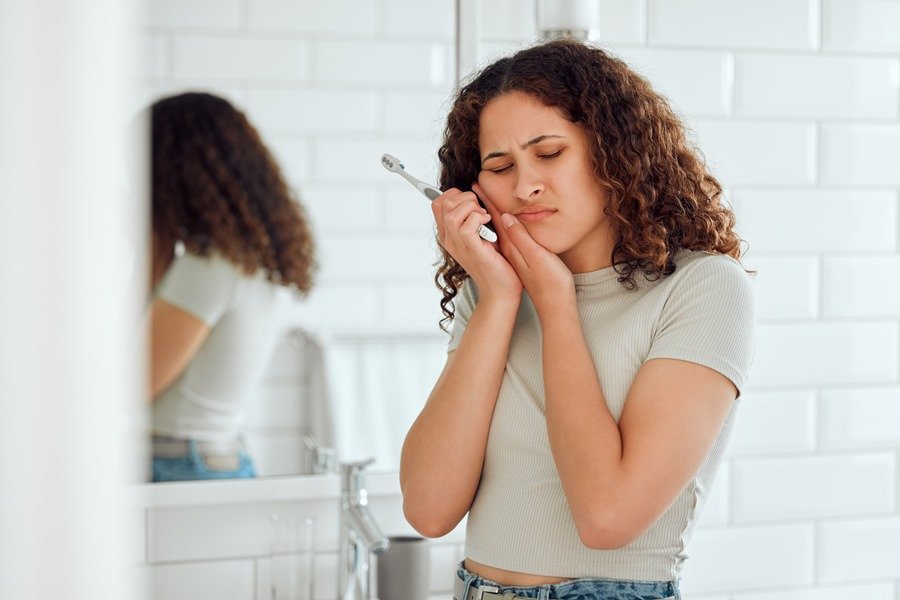 Cómo saber si tengo caries: ante la sospecha de la presencia de caries, es fundamental ir al odontólogo lo antes posible.
