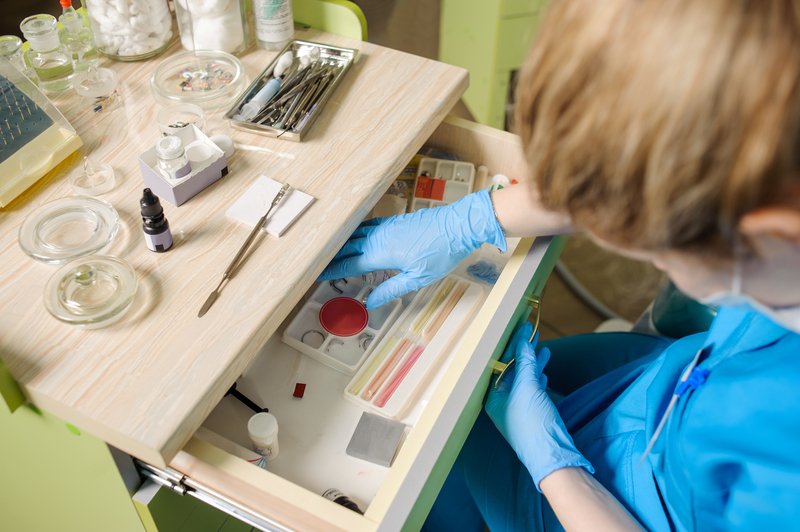 La mejor manera de evitar la necesidad de tratamientos como la endodoncia es mantener una buena salud bucal. 